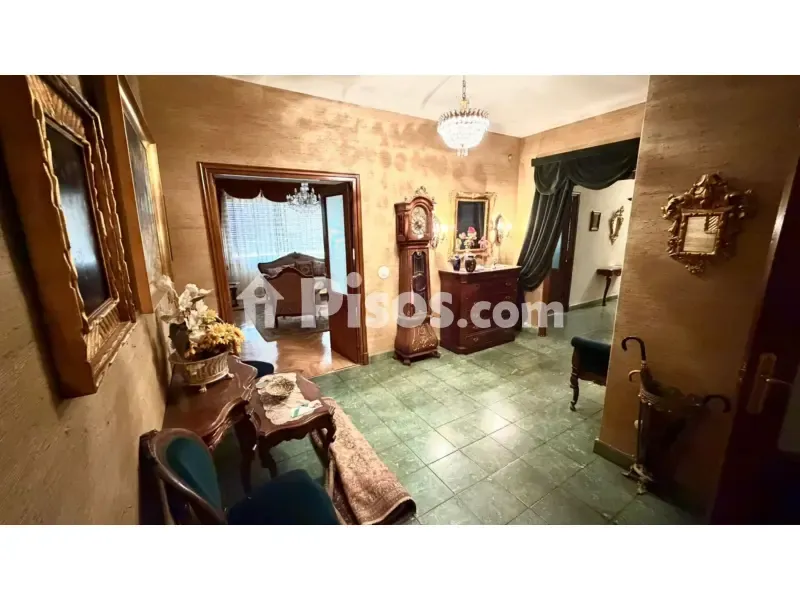 Entrée - Stately Apartment with Cathedral Views in Palencia