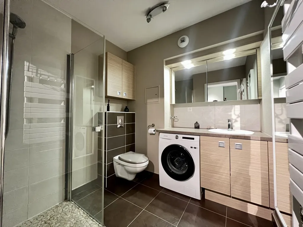 Bathrooms - 2-Bedroom Apartment with Terrace in Geispolsheim