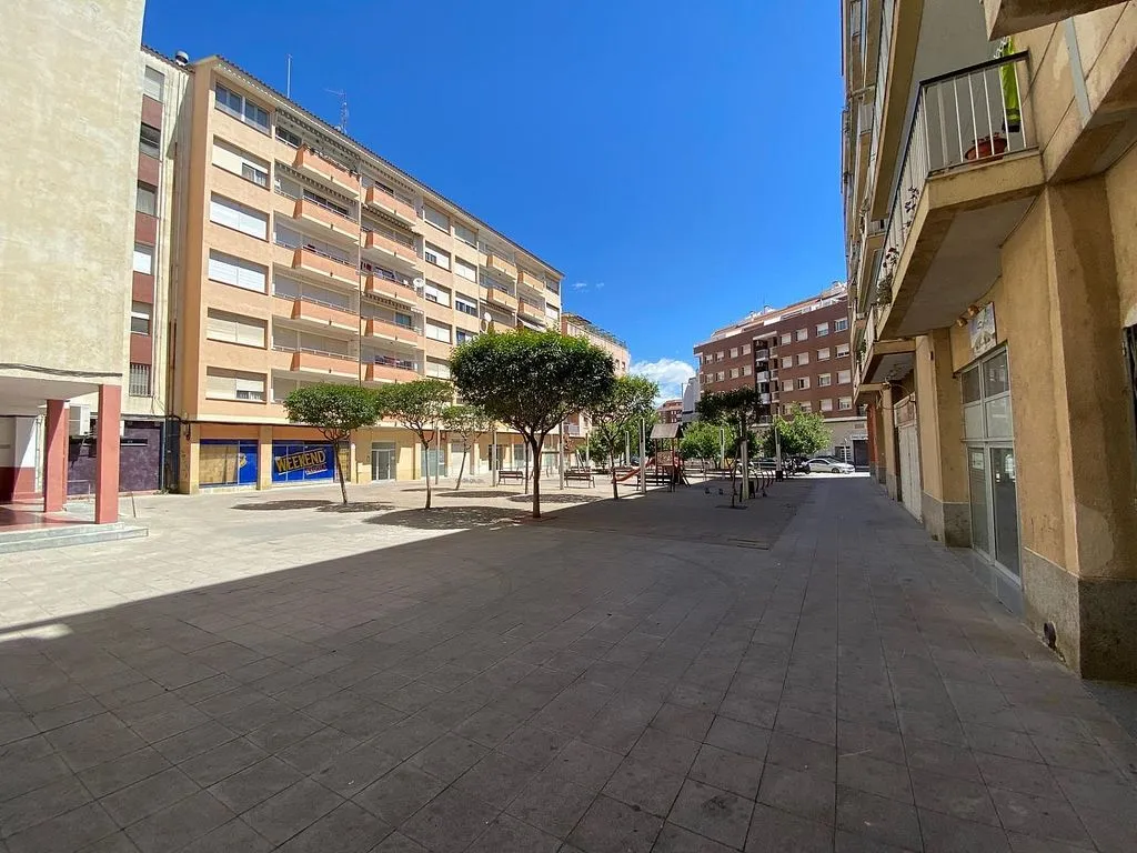 Flat with Terrace and Balcony in Amposta
