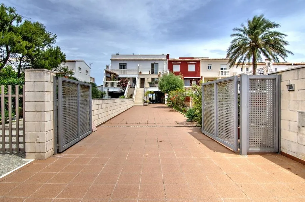 Esterno - Beachfront Villa with Sea Views in Oliva Nova