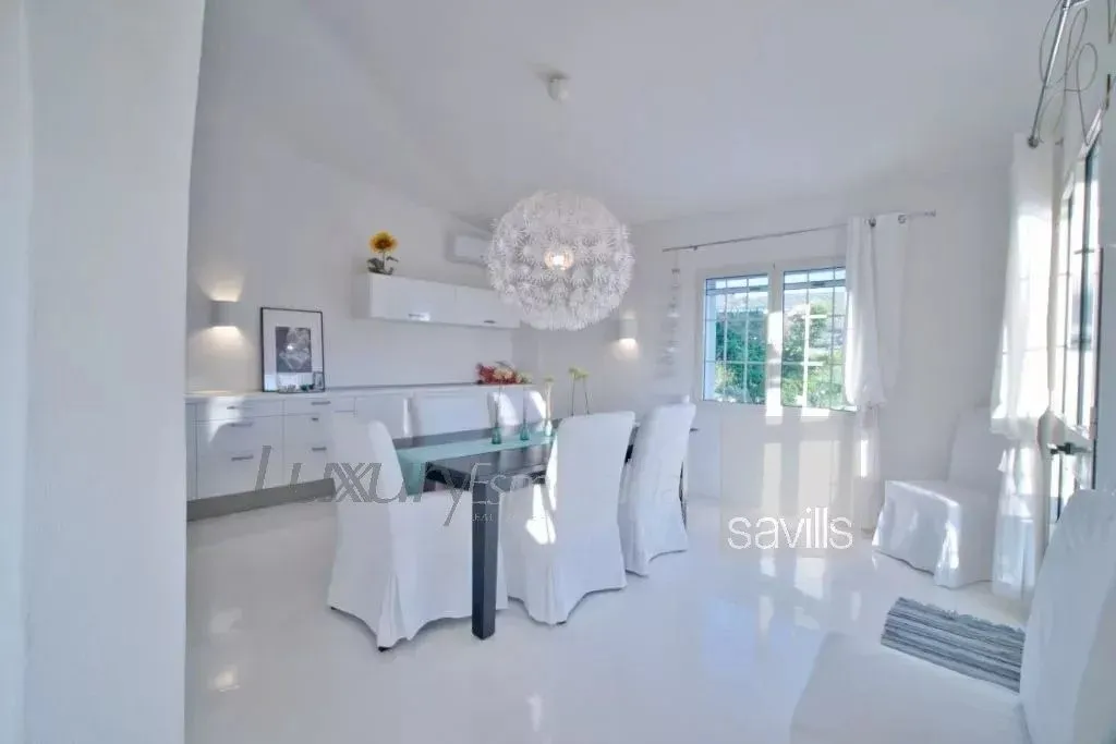 Dining Room - Luxury Villa with Sea View in San Teodoro