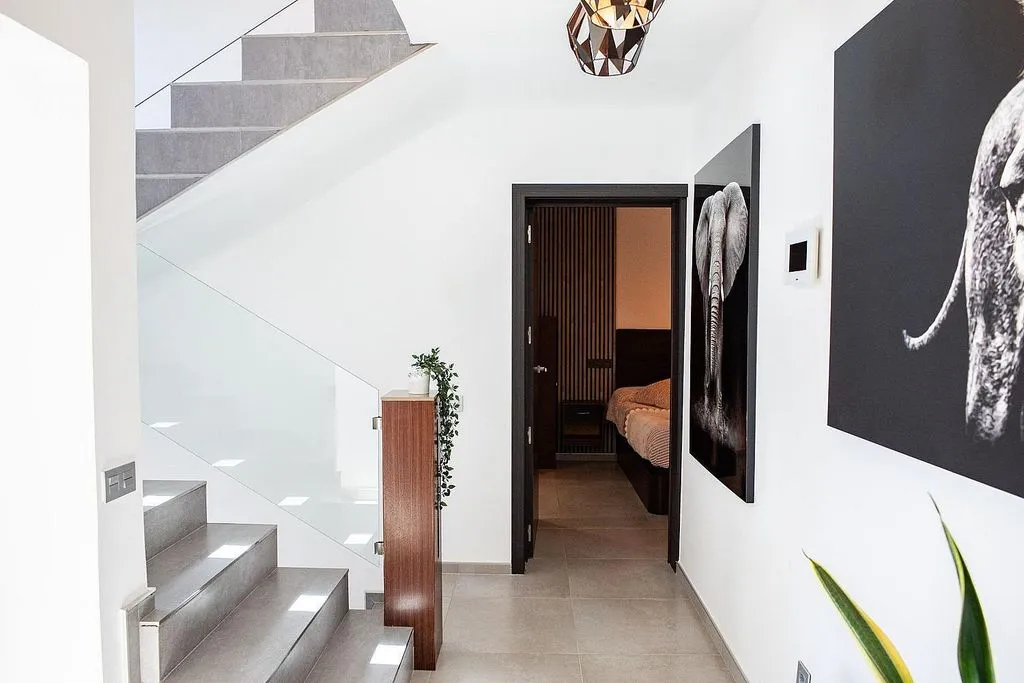Entrée - Reformed Semi-detached House with Terrace in Ingenio