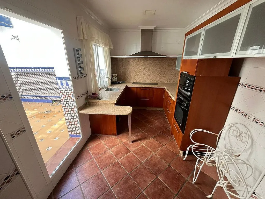 Cucina - City Centre Flat with Private Rooftop in Central City