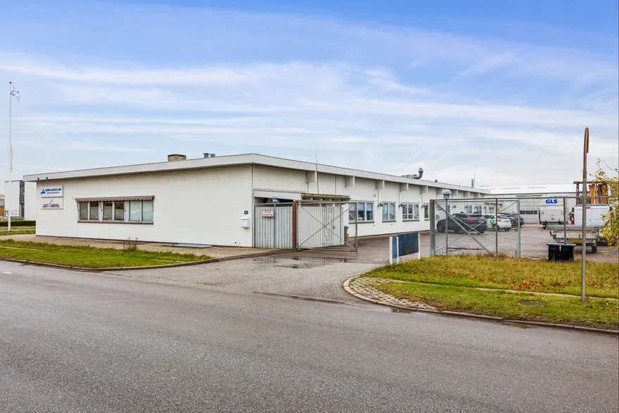 Välivaade - Office & Workshop Property with Fabriksparken View