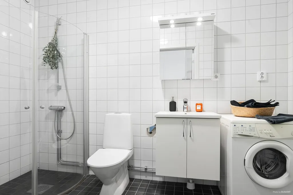 Salles de bain - Modern Flat with Lift in Central Enköping