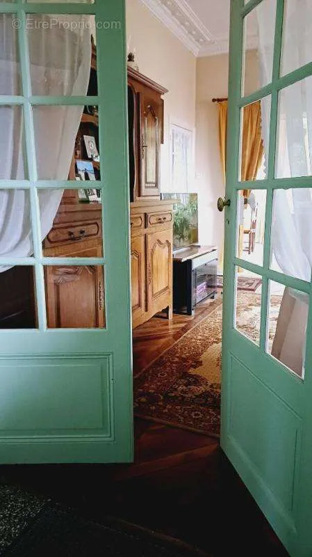 Esik - Charming Bourgeois House with Garden in Noyon
