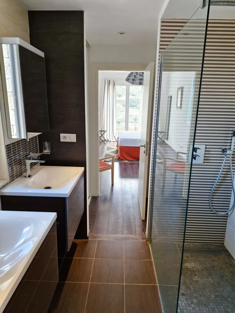 Vannitoad - Waterfront Apartment with Sea View in Agosta