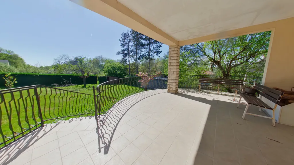 Terrass - Family House with River Access in Quiet Area