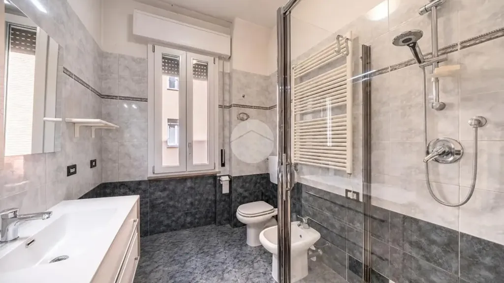 Salles de bain - Spacious Trilocale with Balconies in Parma