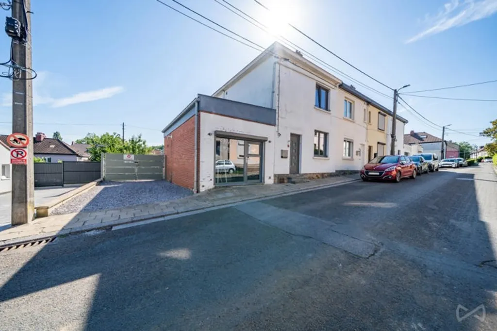 Välivaade - 3-Fronted House with Terrace in Couillet