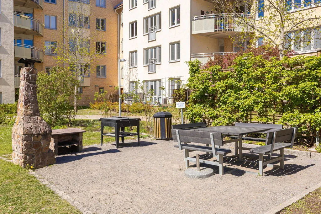 Jardin - Modern Flat with Garden in Frösunda