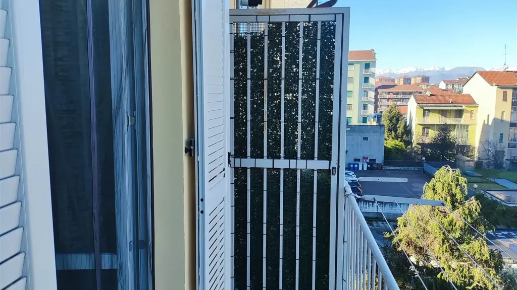 Balcon - Brightly Laid-out Flat with Balcony in Moncalieri