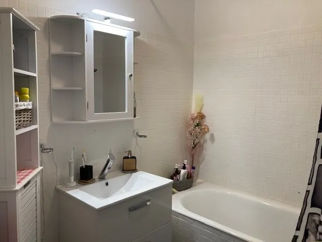 Salles de bain - Appartement T3 avec Ascenseur et Parking en Centre-Ville