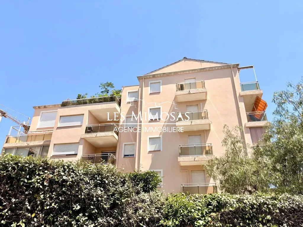 Välivaade - 2-Bedroom Flat with Terrace near Frejus-Plage