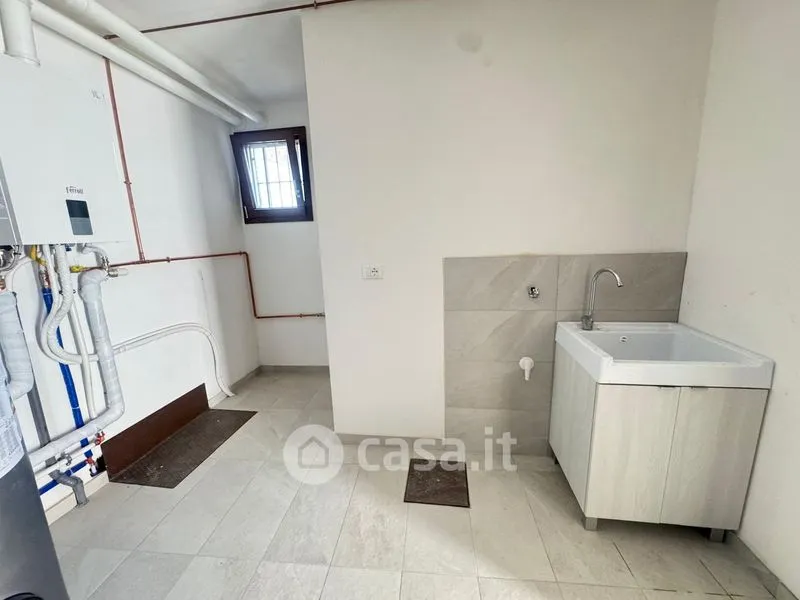 Salles de bain - Rear-Facing Apartment with Balcony in Gambolò