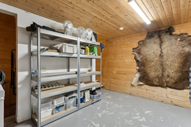 Utility Room - Detached House with Mountain and Garden Views in Nordseter