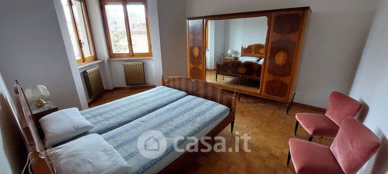 Chambres - Central Quadrilocale with Balcony in Monforte d'Alba