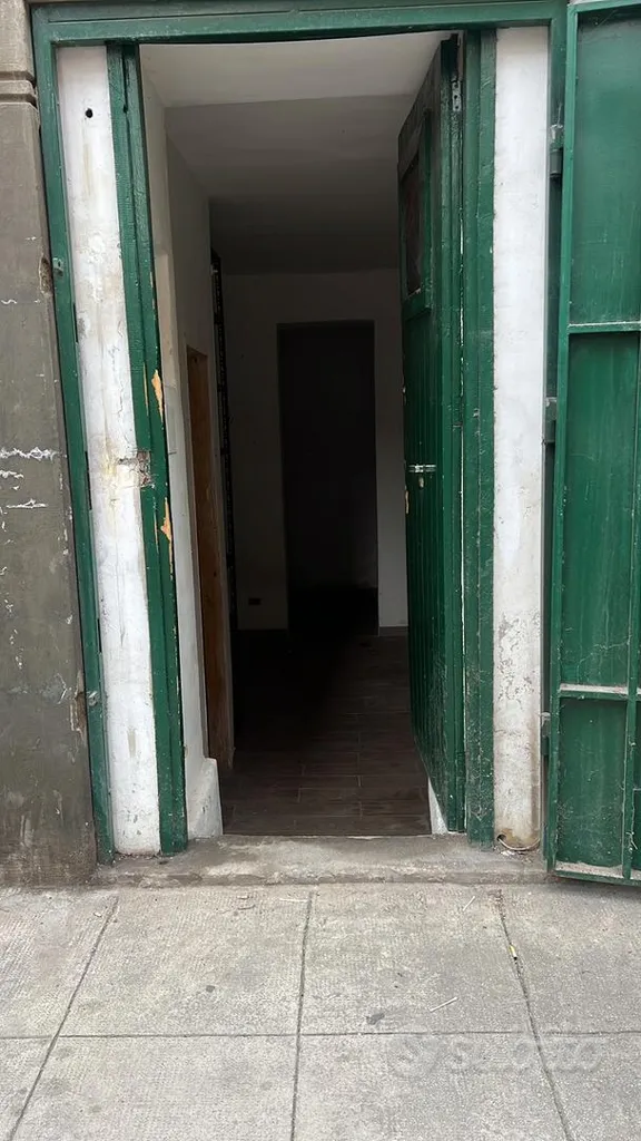 Entrée - Warehouse with Storage in Palermo