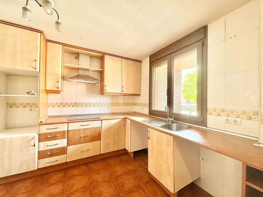 Cuisine - Patio-Backed Chalet in Mejorada del Campo