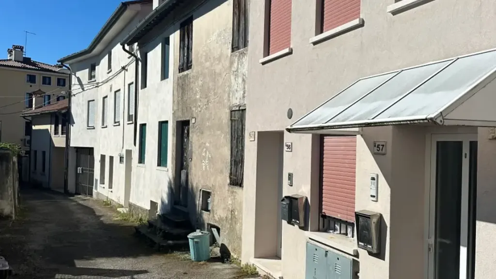 Extérieur - Terraced Villa for Renovation in Nove