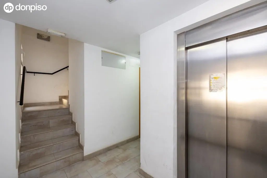 Esik - Semi-New Flat with Terrace in Las Gabias