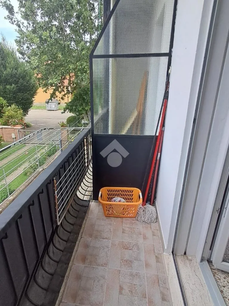 Balcon - 3-Bedroom Apartment with Balcony in Medicina