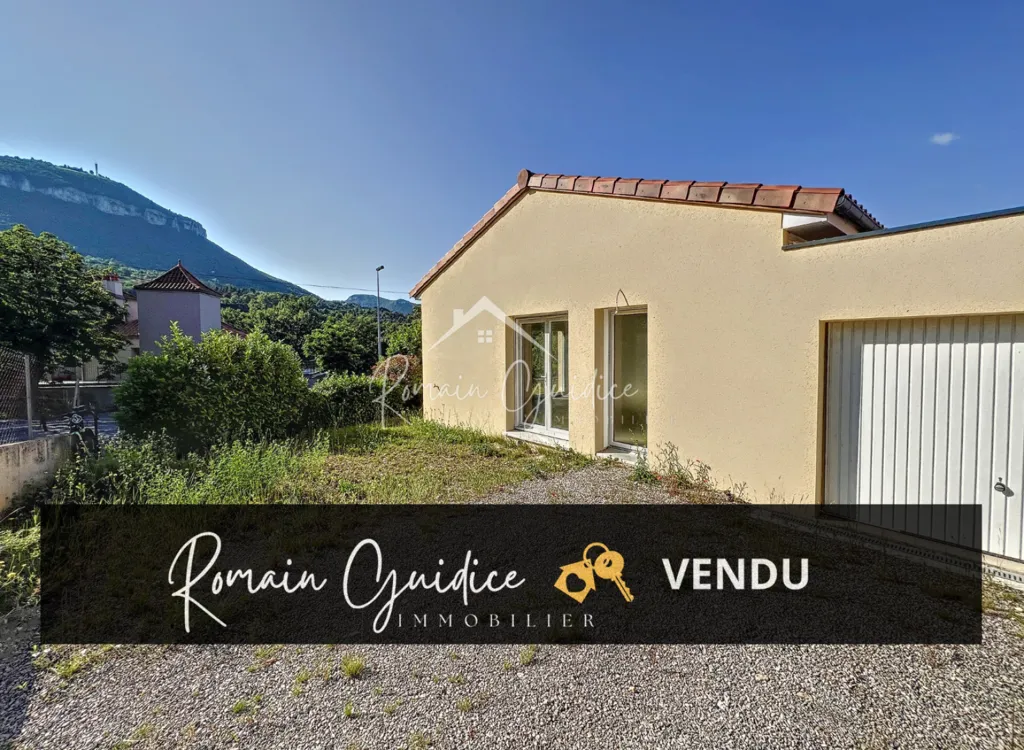 Exterior - Contemporary Flat-Roofed House with Terrace in Millau