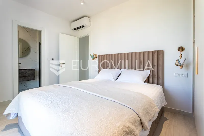 Chambres - Modern Semi-Detached House with Pool near Trogir