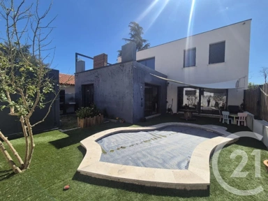 Bassein - Architectural Villa with Commercial Space in Gignac