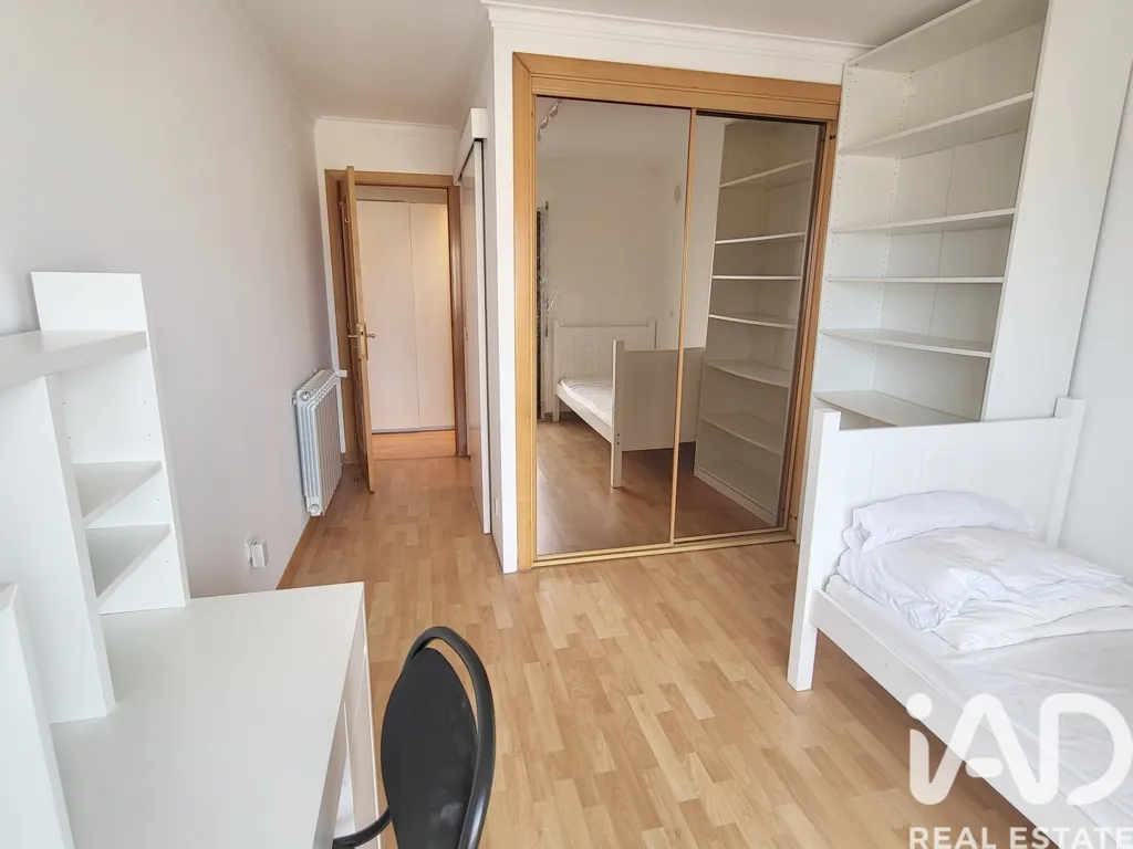 Bedrooms - T3 Apartment with Spacious Terrace in Alfragide