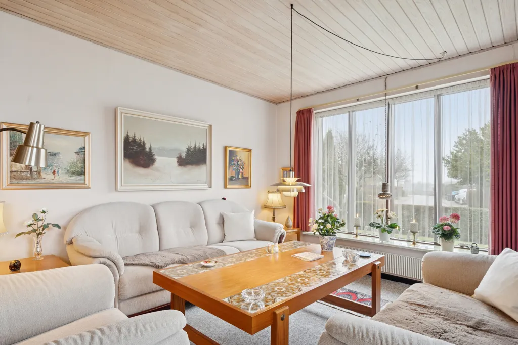 Elutuba - Well-Maintained Villa with Carport in Viborg