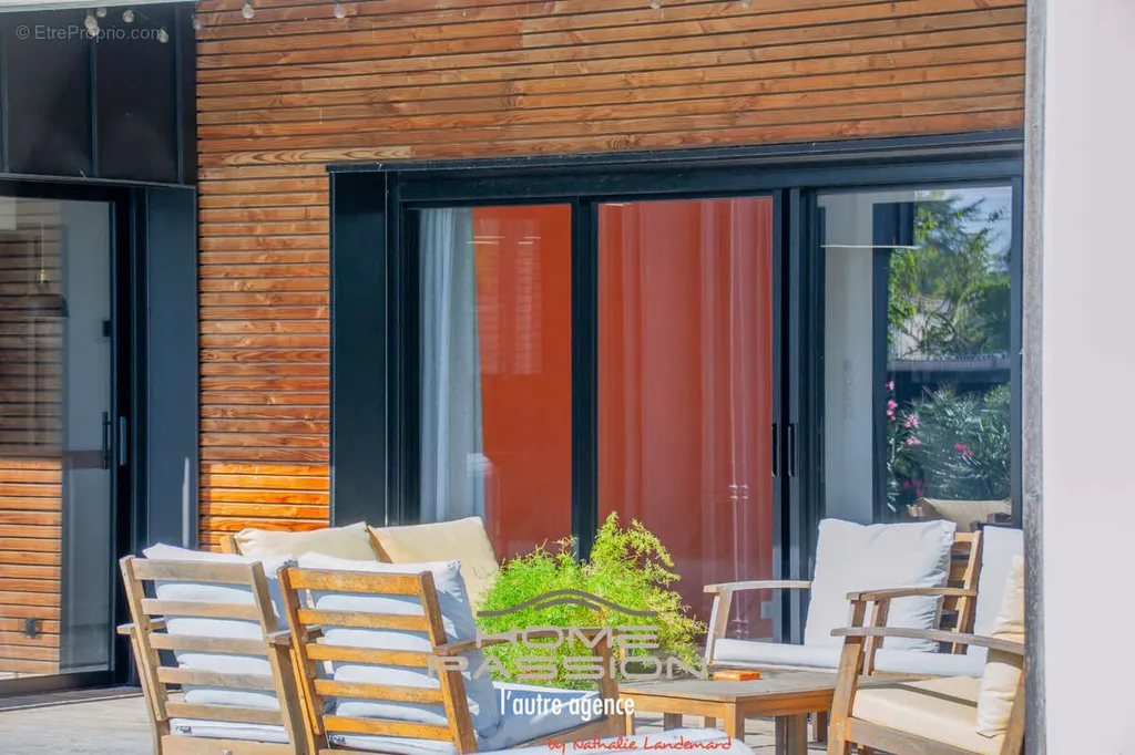 Maison 8 pièces à Cozes