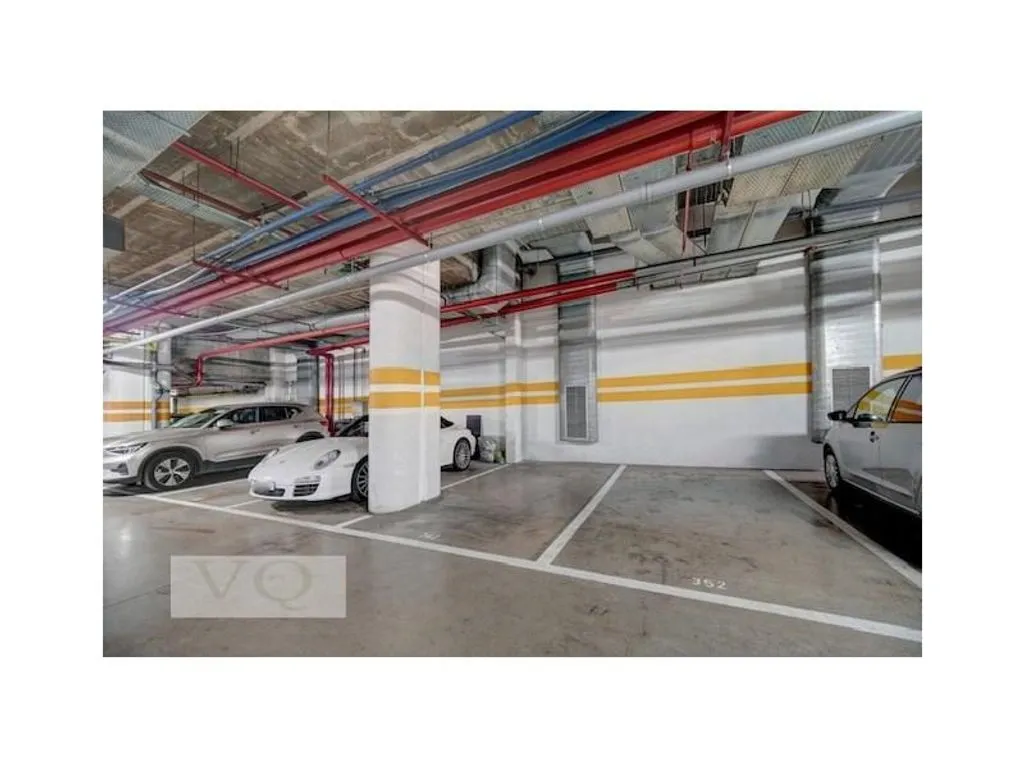 Garage - Luxury Apartment with Pool in Estoril