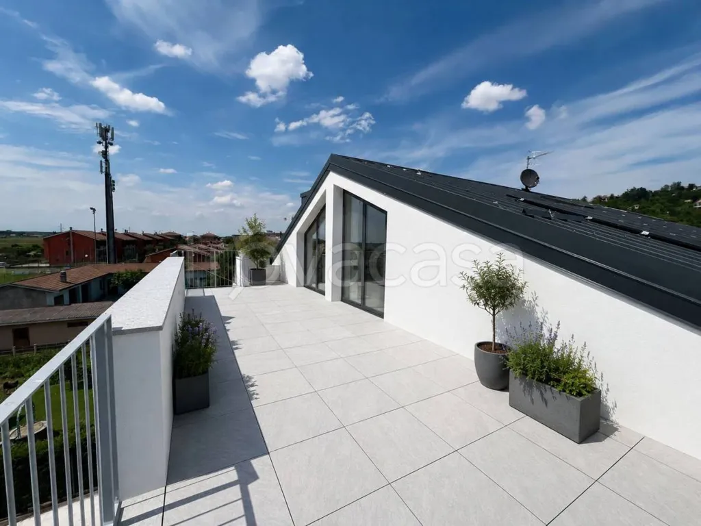 Terrasse - Retrofitted Mansard Apartment with Balcony in Bra