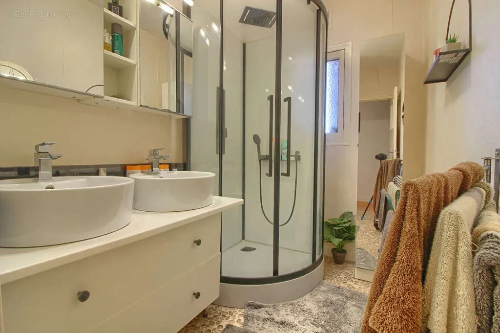 Vannitoad - 4-Bed Apartment with Balcony in Rennes Sud