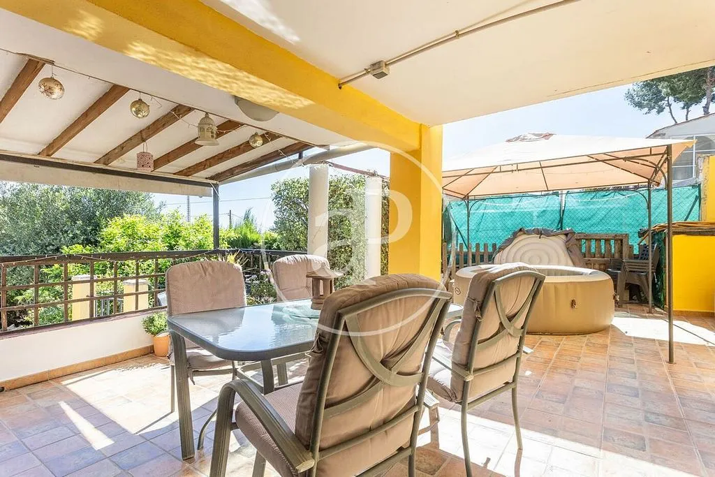 Terrace - Chalet with Pool and Terraces in Catadau