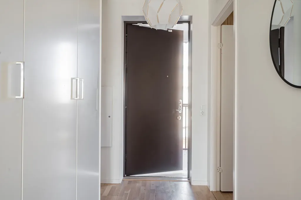 Entrée - Owner-Occupied Flat with Garden in Älvsjö