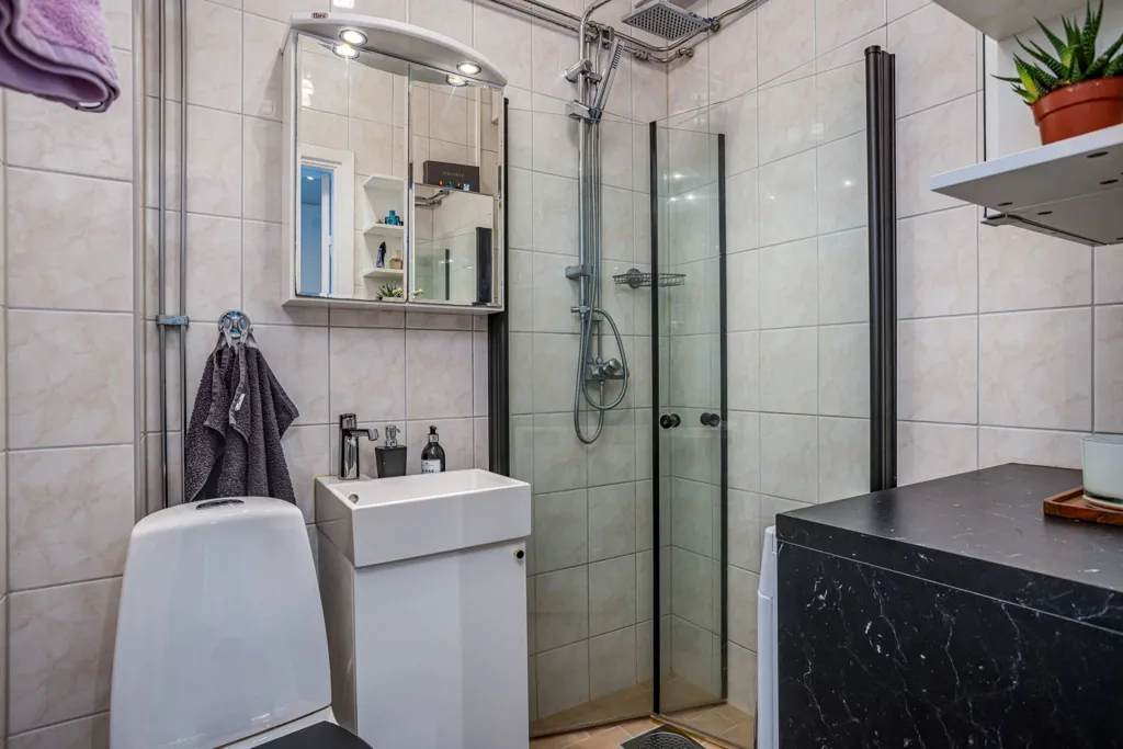 Salles de bain - Renovated Apartment with South-Facing Balcony in Halmstad