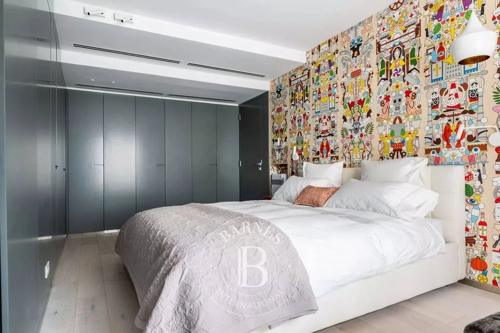 Bedrooms - Luxury Duplex with East-West View in Paris 7th