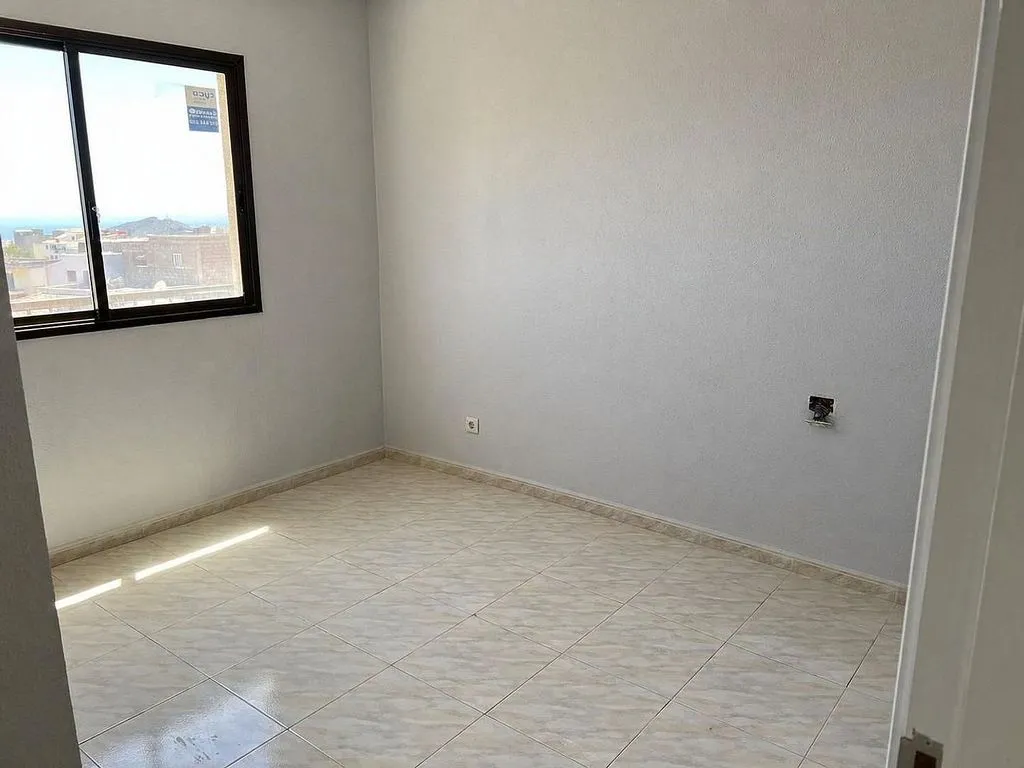 Rooms - 1-Bed Flat with Terrace in Buzanda