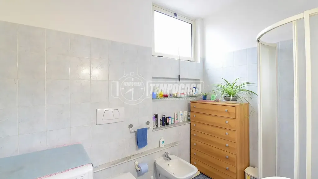 Salles de bain - Terrace Flat in Albese Con Cassano