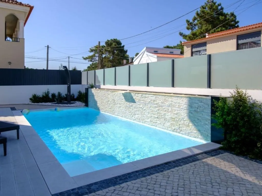 Bassein - Luxury Detached House with Pool in Aroeira, Almada