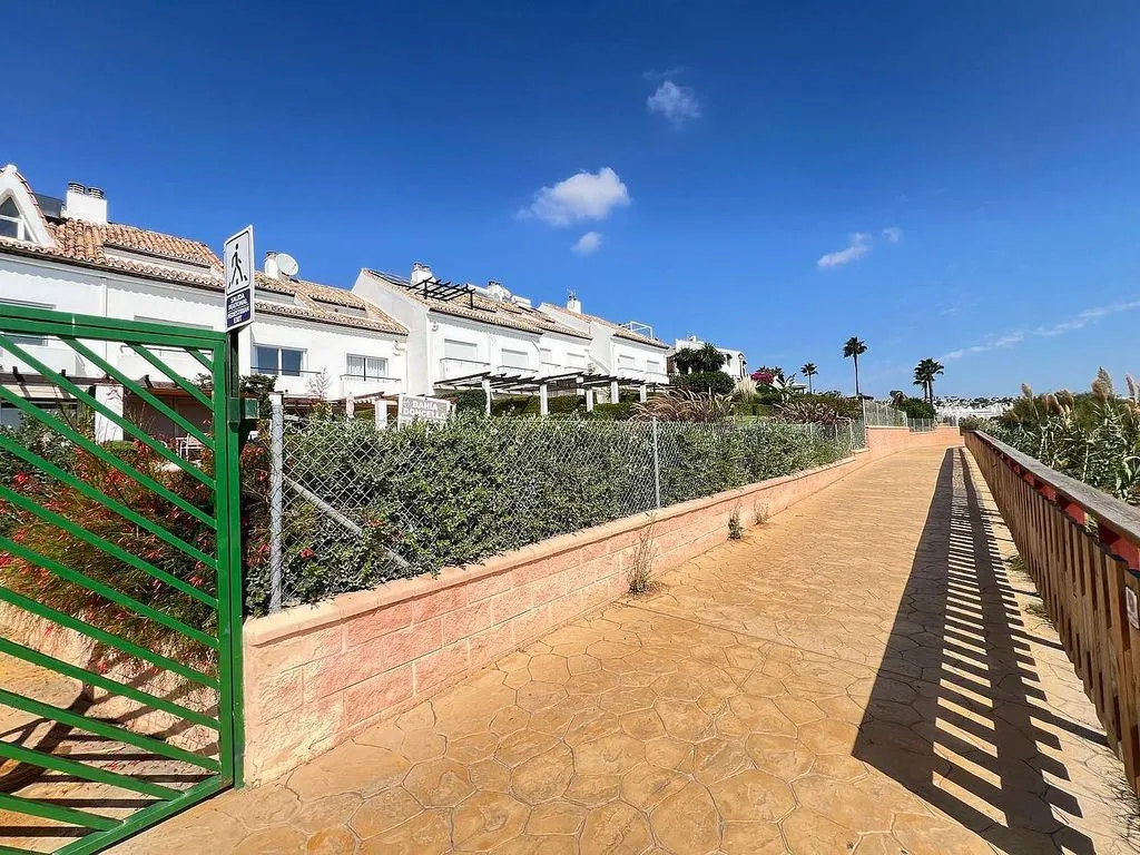 Extérieur - Semi-detached House with Pool on National Road