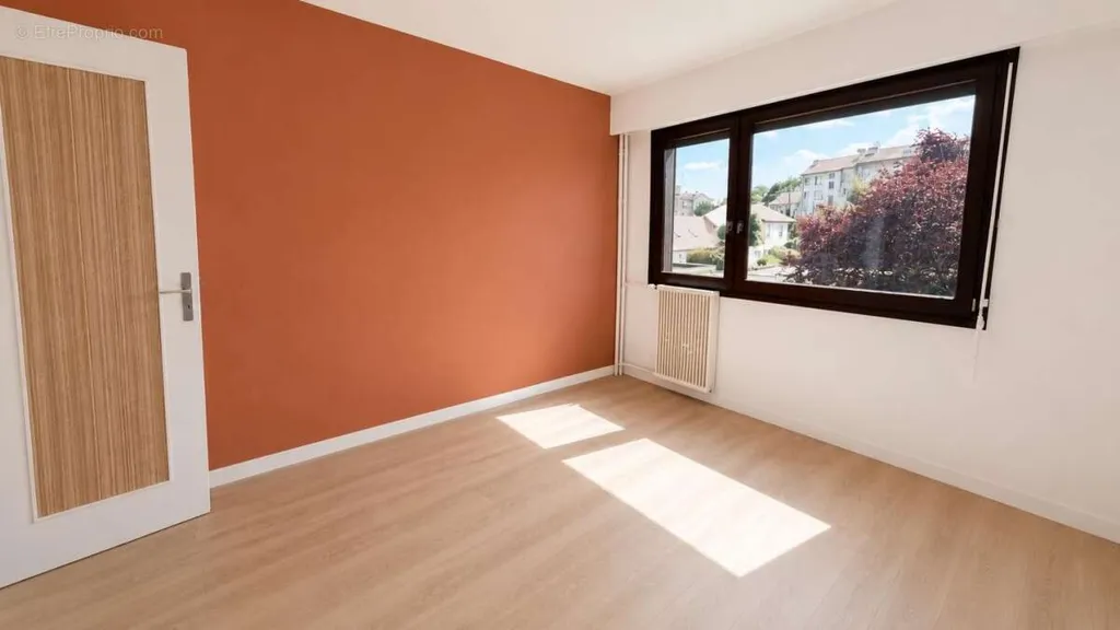 Pièces - Appartement Traversant avec Balcon à Nancy