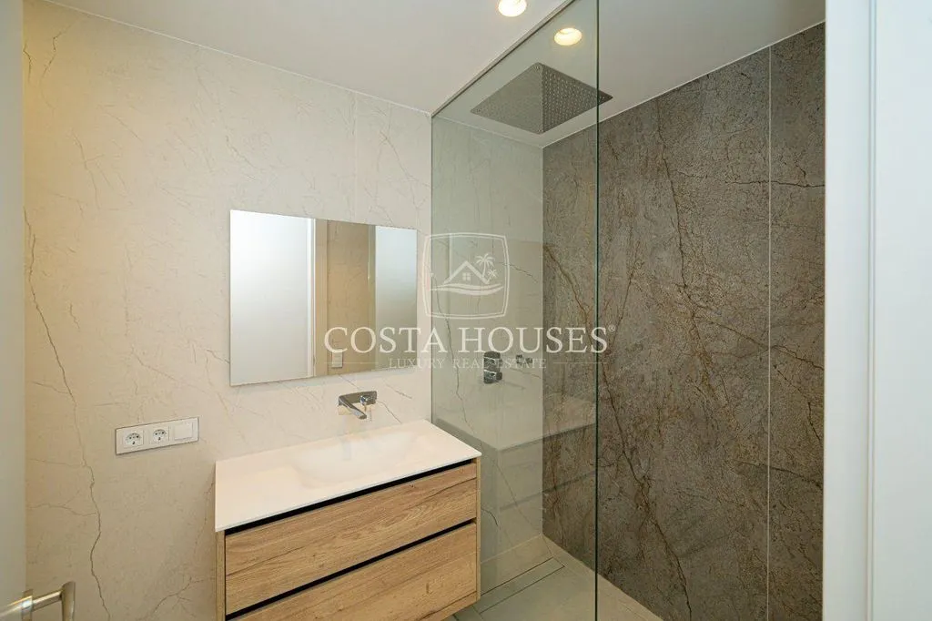 Bathrooms - Luxury Penthouse with Sea View in Benidorm