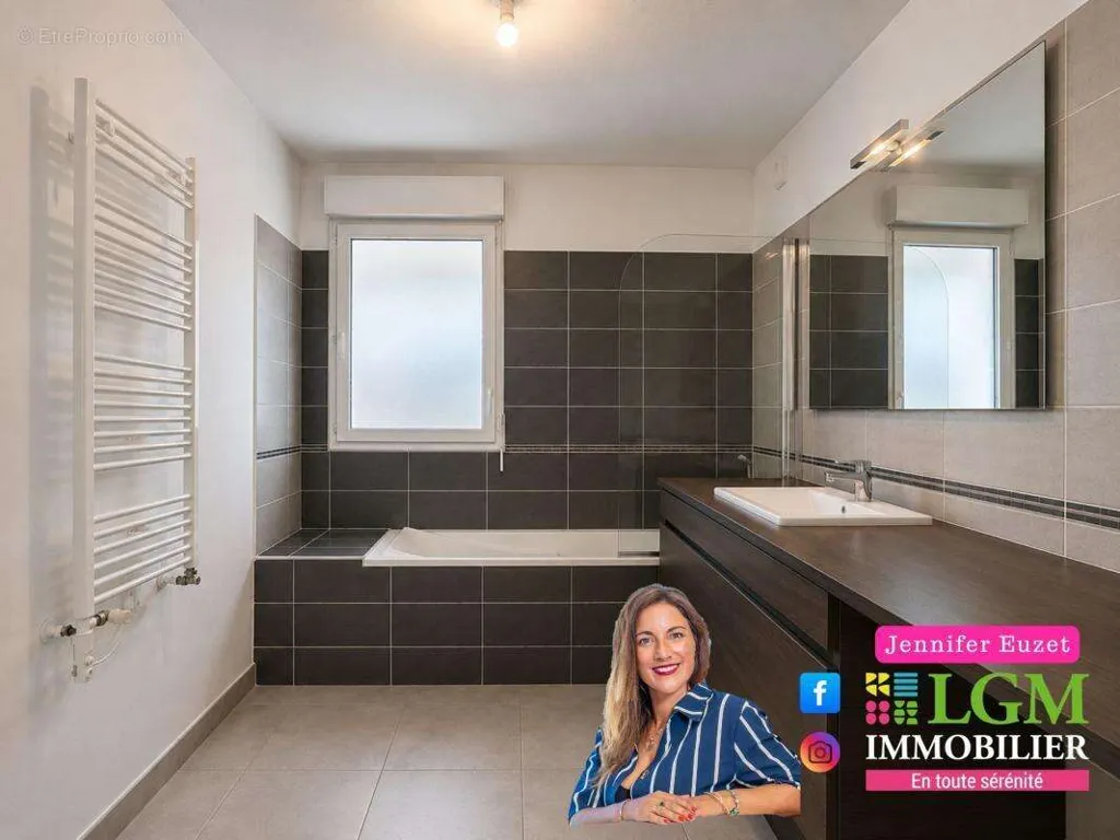 Vannitoad - Contemporary Flat with Pool in Prestigious Residence