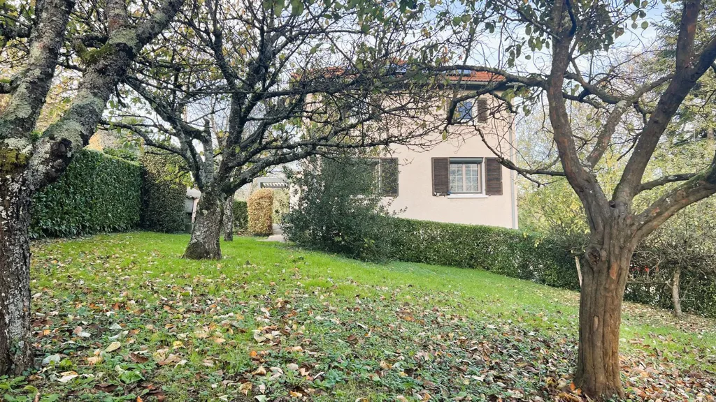 Jardin - Villa avec Panneaux Solaires à Dardilly