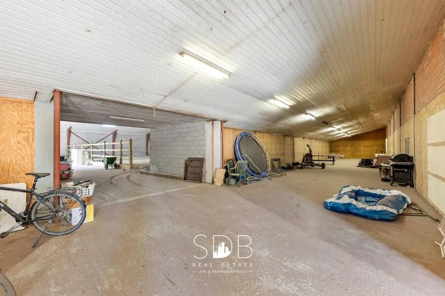 Garage - Farmhouse with Equestrian Facilities in Weelde
