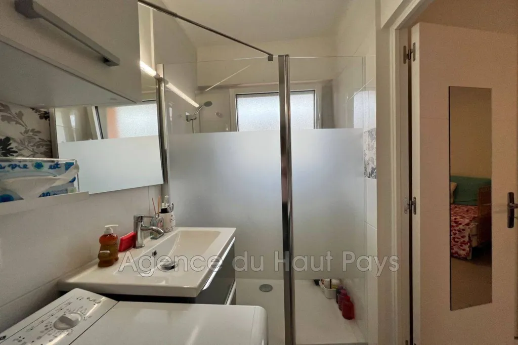 Salles de bain - Studio Rénové avec Jardinet à Cannes