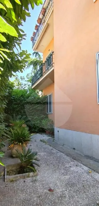 Jardin - Bright Two-Bedroom Apartment with Balconies in Boccea, Rome